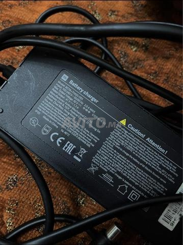 Chargeur original pour trottinette électrique - 2