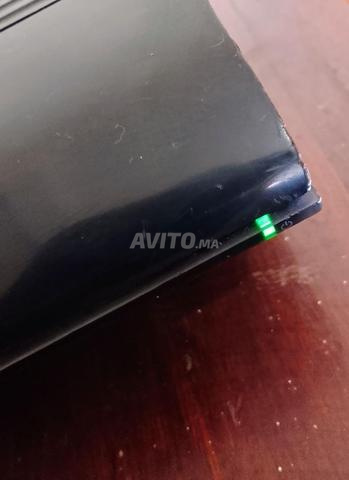 PS3 Super Slim avec une manette et les câbles - 2