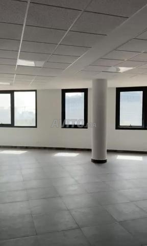 BUREAUX À LOUER À CF BIEN AMÉNAGÉS - 2