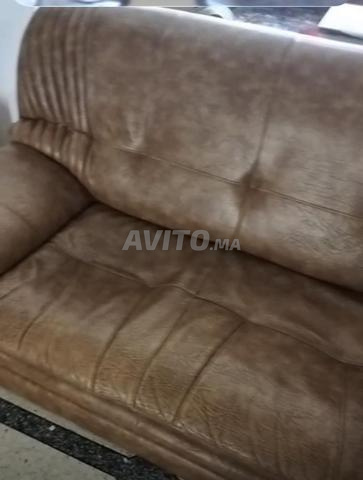 أبيع صالون مكون من 3 كراسي