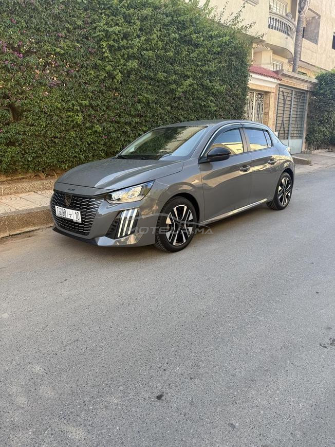  208  Peugeot 