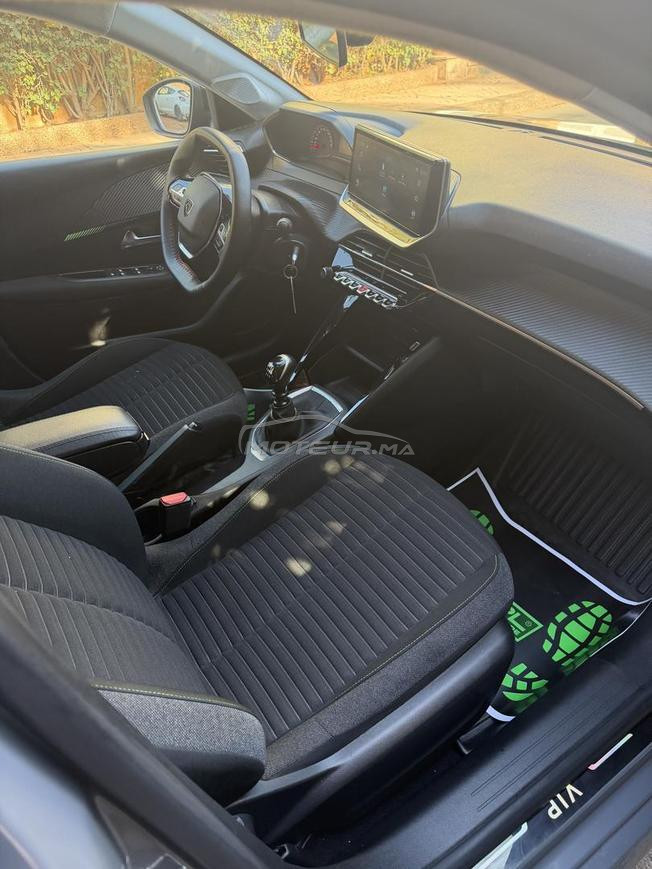  208  Peugeot 