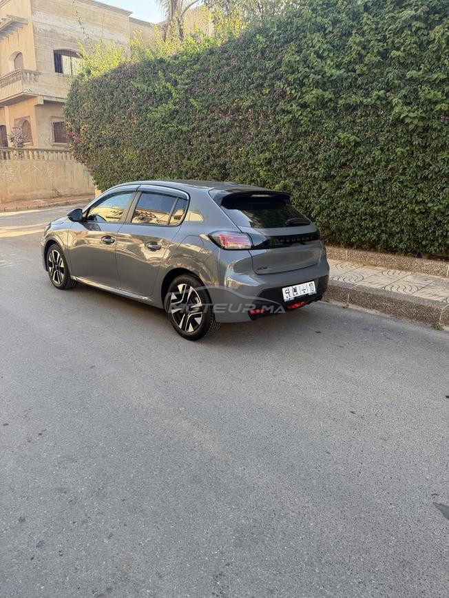  208  Peugeot 