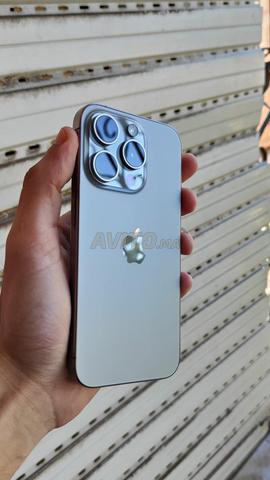 iPhone 15 Pro 256 Go état parfait - 2