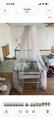 Support en bois et moustiquaire pour bébé - 2