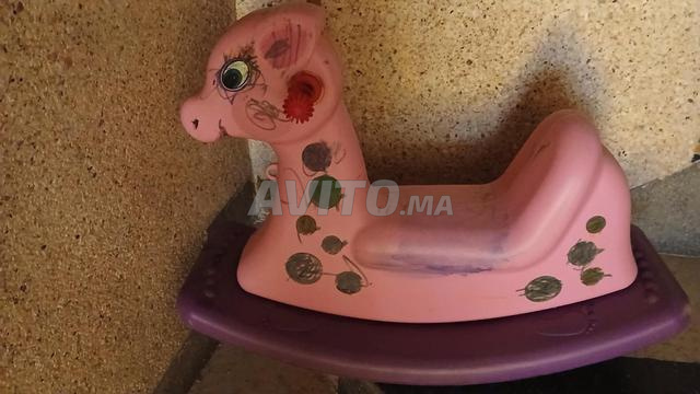 حصان هزاز للأطفال من البلاستيك