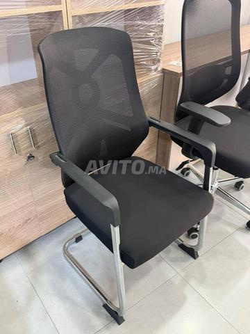 Une chaise de bureau - 2