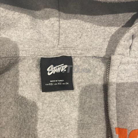 Hoodie à vendre style Mark SWD. - 2