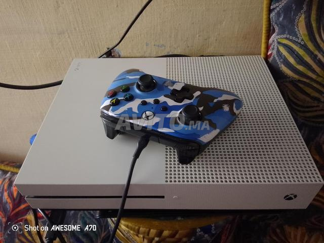 Xbox one s / 1000 Go, neuf et très bonnes performances. - 2