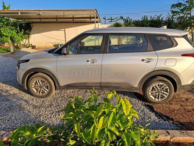 Kia Carens Diesel Automatique 2024 à Rabat - 2
