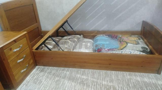 2 lits avec coiffeuse et 2 matelas très bon état - 2