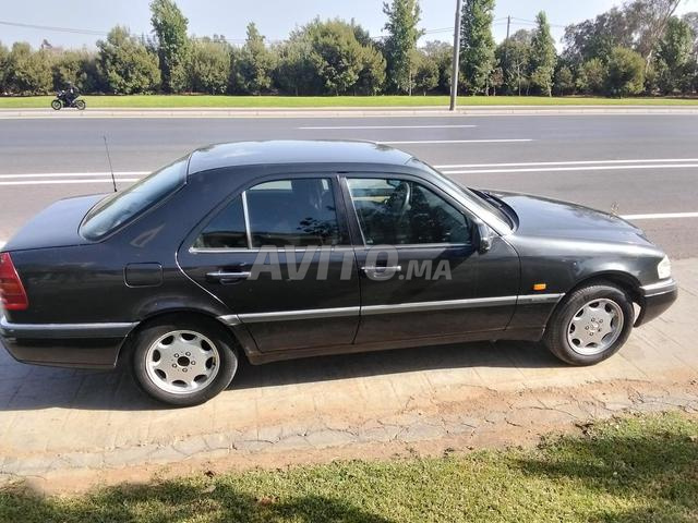 Mercedes Classe C 220 bien entretenue - 2