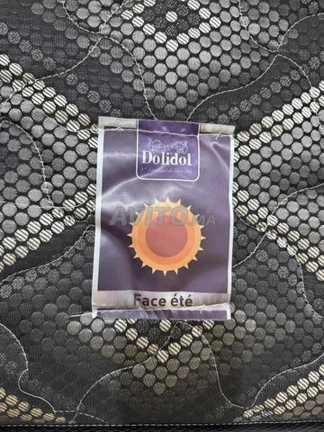 Cadre de lit et matelas Dolidol à vendre
