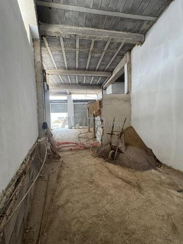 محل تجاري للبيع في عين عتيق garage