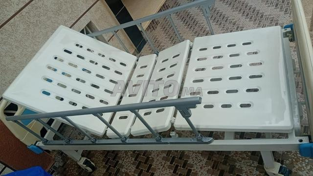 Lit médical avec matelas anti-escarres / سرير طبي - 2
