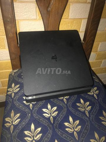 PS4 Slim et 2 manettes originales - 2