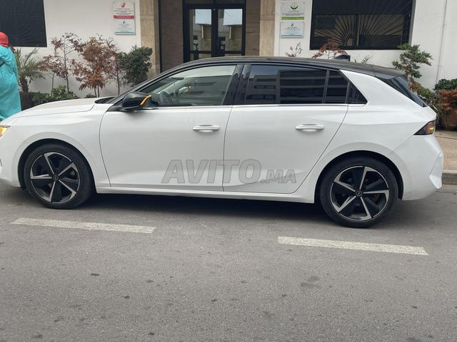 Opel Astra finition Design 2023 en excellent état - 2