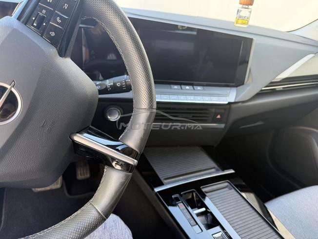 Opel Astra finition Design 2023 en excellent état 