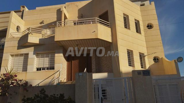 فلل في حكمة بالقرب من كلية الطب