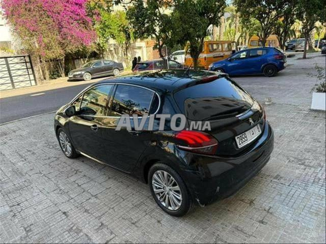 Peugeot 208 Diesel Manuelle 2016 à Bouznika - 2