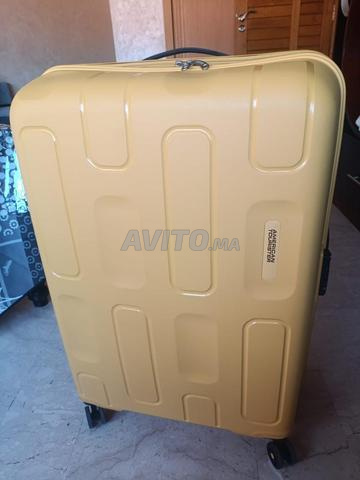 حقائب سفر جديدة صلبة American Tourister