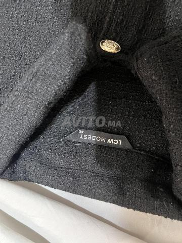 سترة سوداء LCM MODEST بأزرار ذهبية – مقاس XL - 2