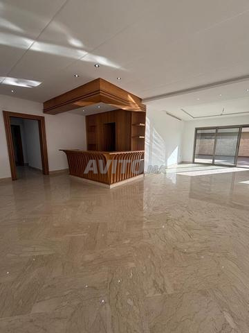 Appartement 390m² à Louer à CFC - 2
