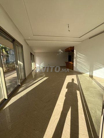 Appartement 390m² à Louer à CFC