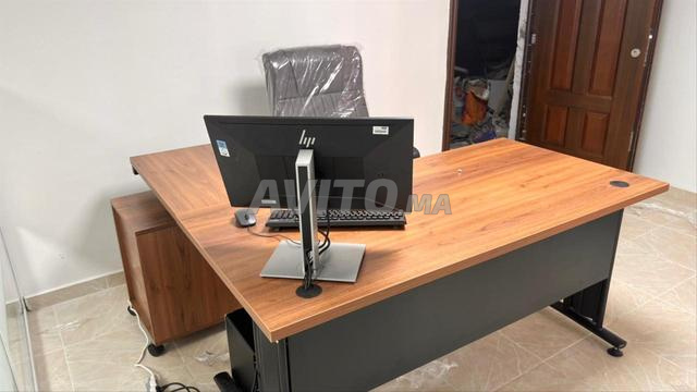 Bureau et grande chaise - 2