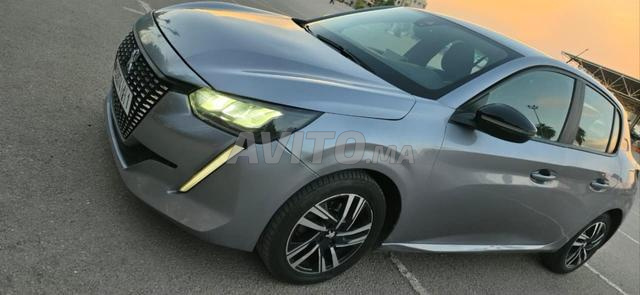 Je propose à la vente une Peugeot 208 modèle 2023 en excellent état - 2