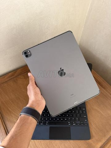 آيباد برو M1 12.9 واي فاي و 5G مع ماجيك كيبورد
