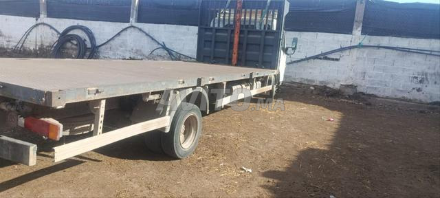 Camion plateau FUSO FEC71KL - 2