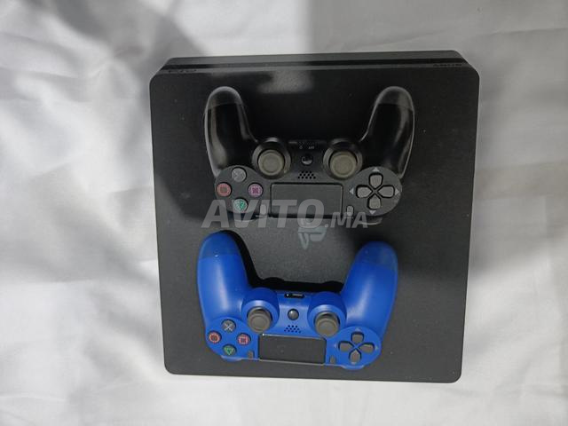 PS4 Slim 1TB avec 2 manettes et jeux - 2