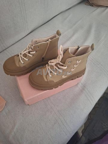 Deux chaussures à vendre - 2
