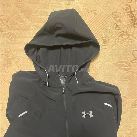 سترة Under Armour سوداء عاكسة مقاس L