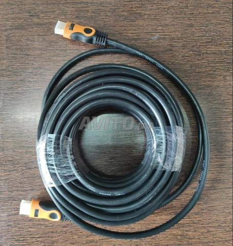 Câble HDMI doté de connecteurs orange distinctifs - 2