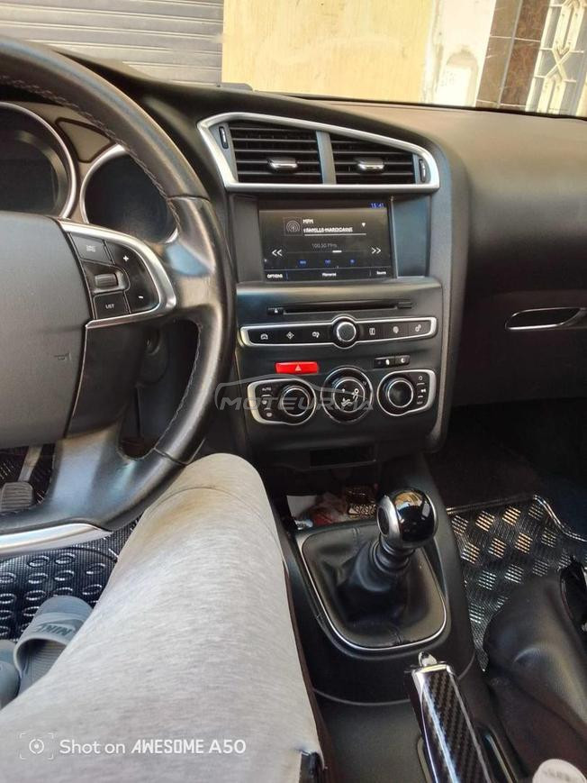 slm je met ma voiture avendre