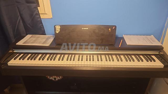 Piano numérique Yamaha YDP-142R état parfait