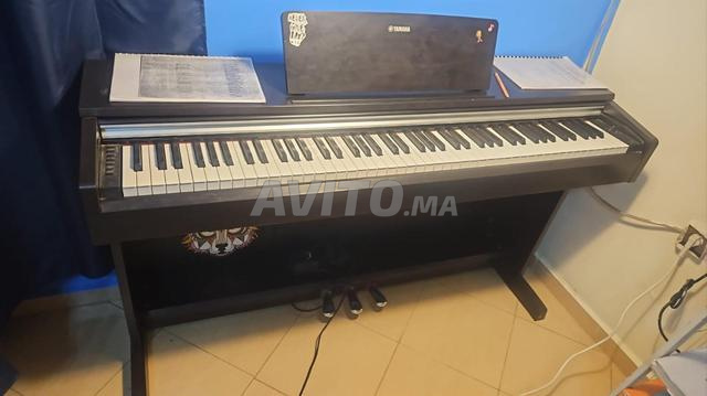 Piano numérique Yamaha YDP-142R état parfait - 2