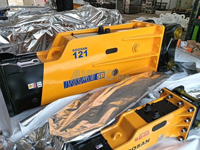 Marteau piqueur SOOSAN SB 121 / 2632 KG - 2