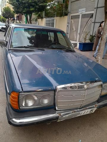Mercedes 240 à Fès - 2
