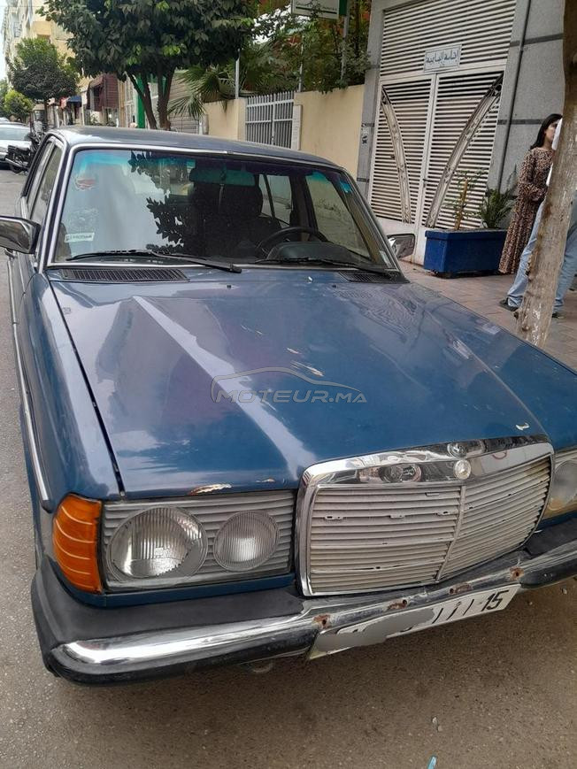 Mercedes 240 à fes