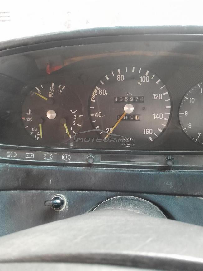 Mercedes 240 à fes