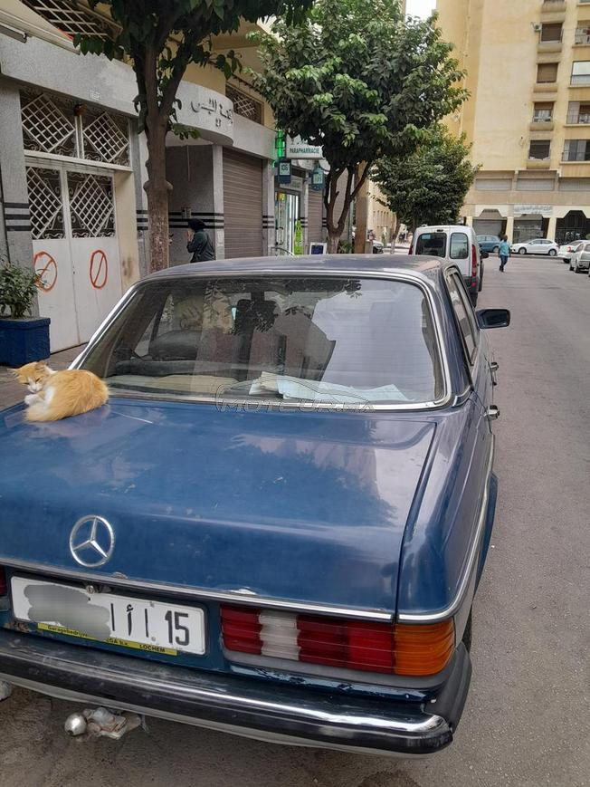 Mercedes 240 à fes