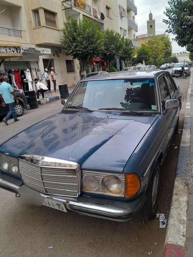 Mercedes 240 à fes