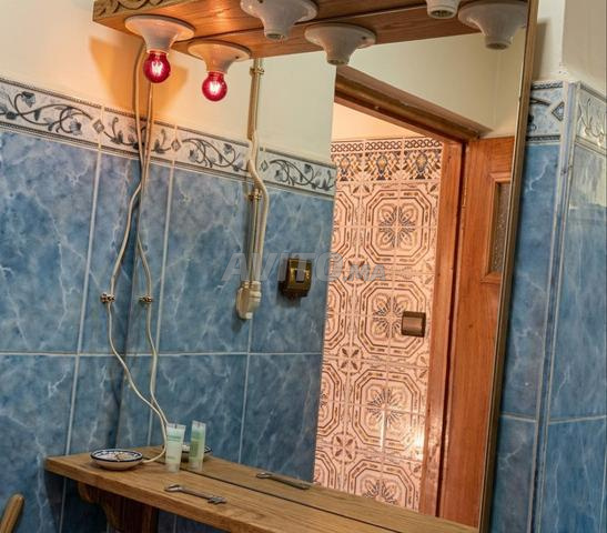 مرآة حمام ريفية من الخشب الصلب مع إضاءة مدمجة
