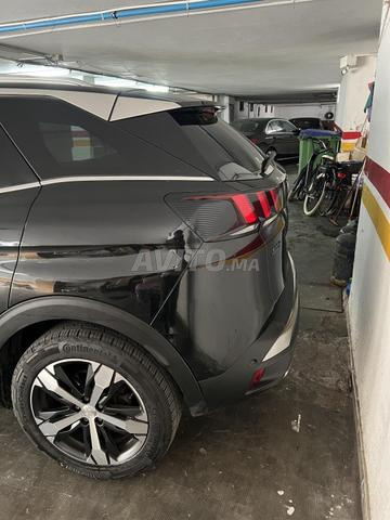 À vendre Peugeot 3008 de 2019 en excellent état.