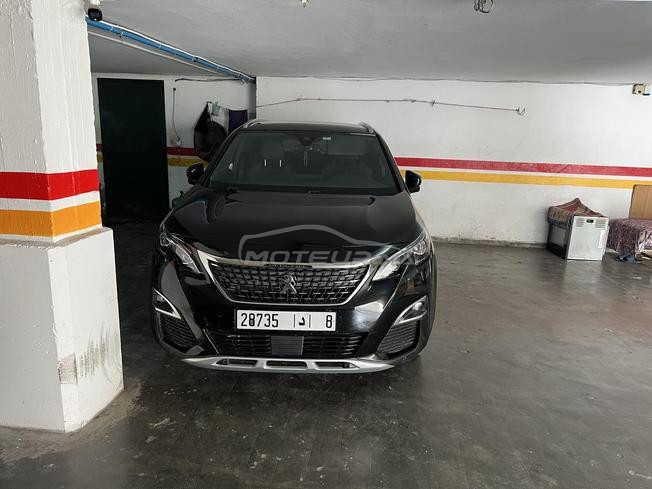 À vendre Peugeot 3008 de 2019en excellent état.
