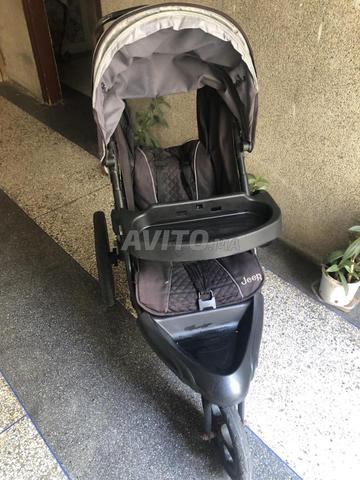 Poussette à vendre bon état la marque Jeep