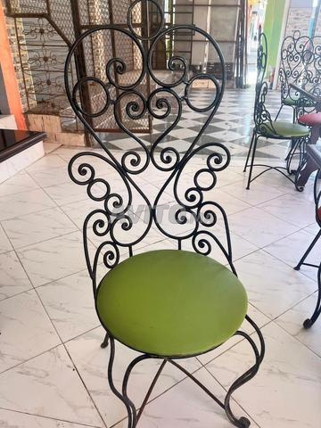 Chaises et tables en bois à vendre - 2